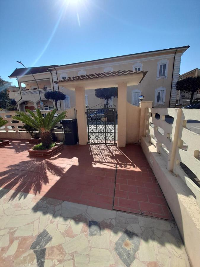 Bouganville Casa Vacanza Ambiente Climatizzato Con Wi Fi Pineto Eksteriør bilde