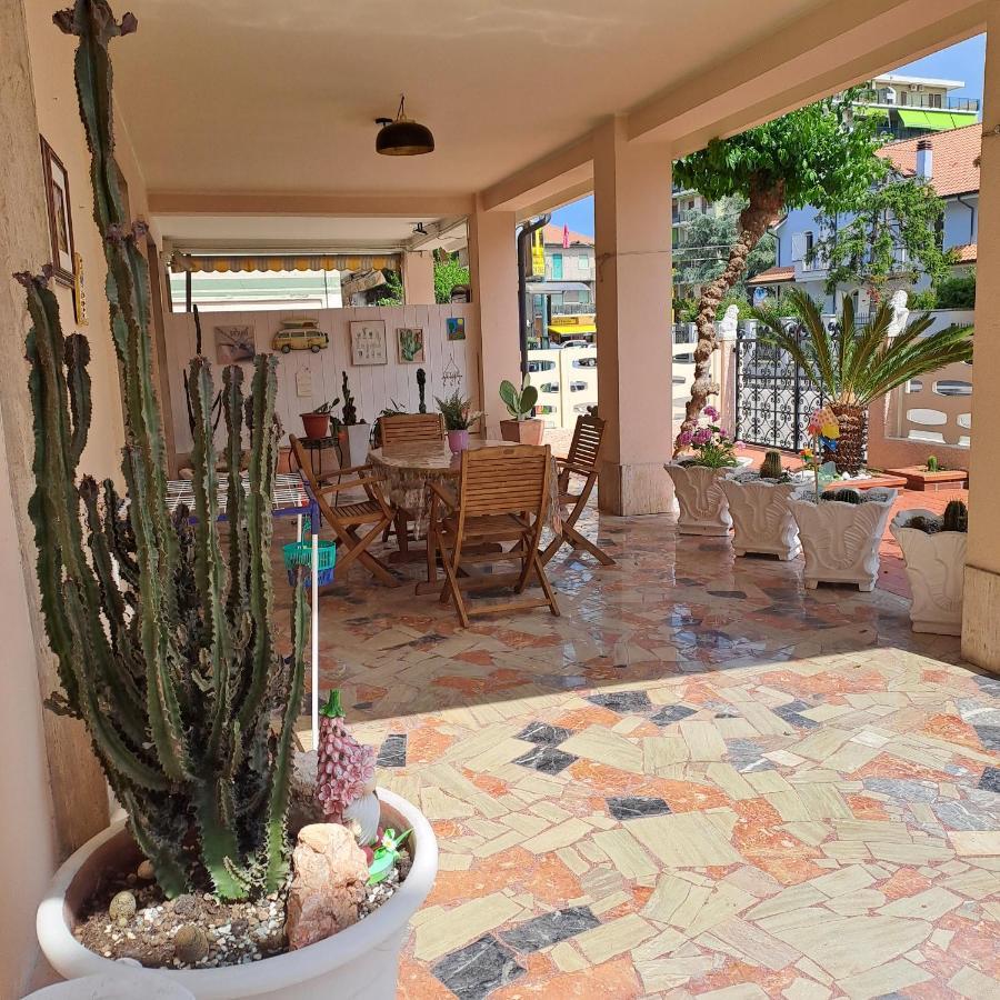 Bouganville Casa Vacanza Ambiente Climatizzato Con Wi Fi Pineto Eksteriør bilde